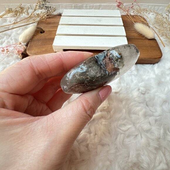 Garden Quartz Lodalite Heart Carving - Picture 6 of 7